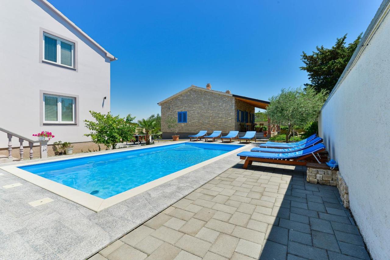 Family Friendly Apartments With A Swimming Pool Zadar - 18098 Bagian luar foto